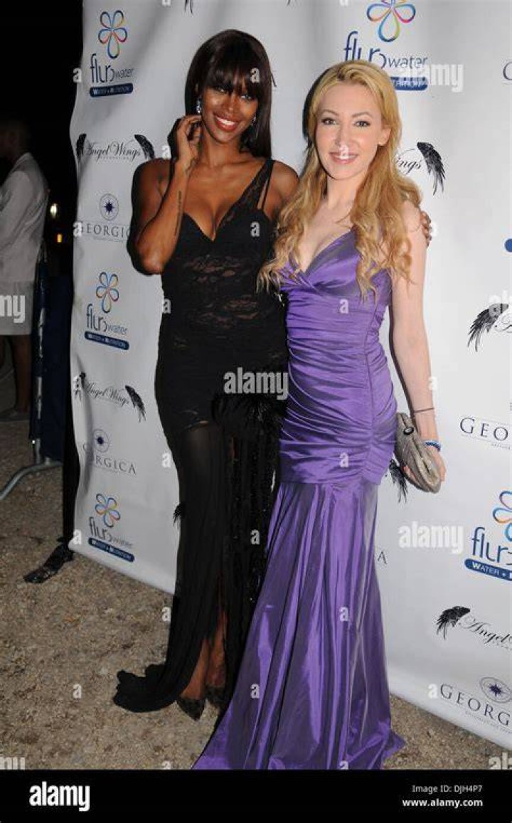 2012 Angel Wings Foundation Dinner - Arrivals
