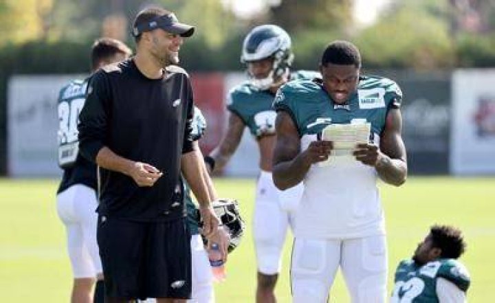 Aaron Moorehead EAGLES Salary: How much does Aaron Moorehead make as Wide Receivers coach?