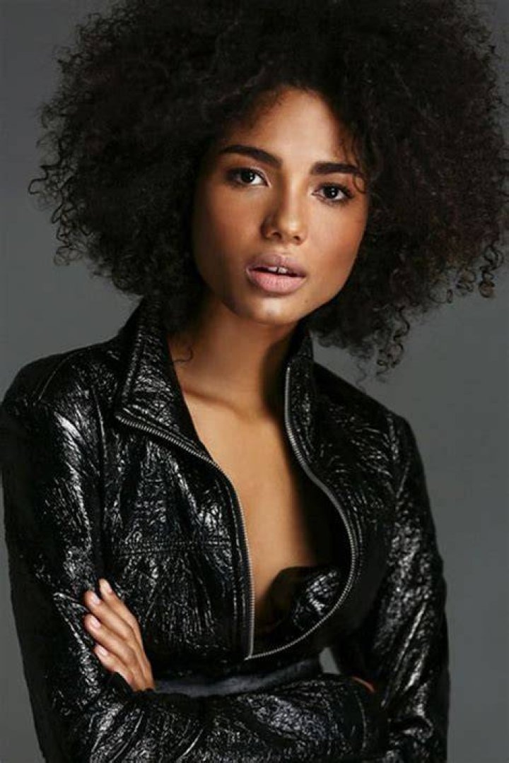 Bruna Inocencio acted as Mayra in Carnaval