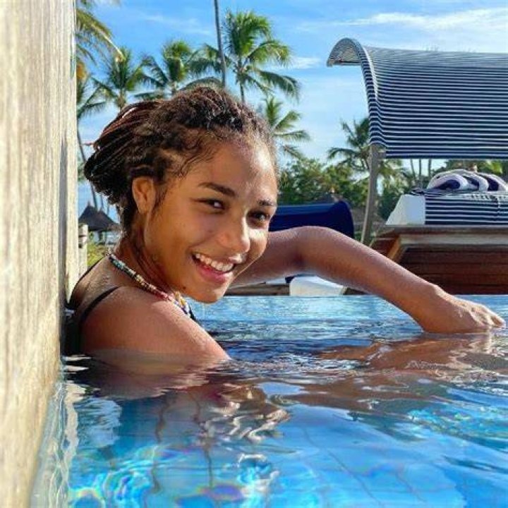 Bruna Inocencio loves swimming