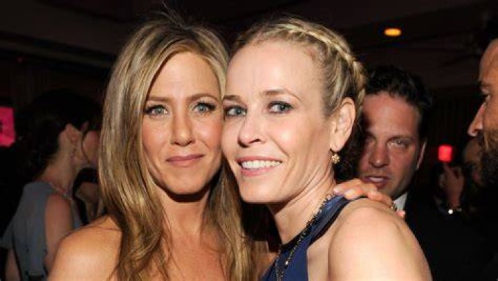 chelsea handler jennifer aniston getty chelsea handler jennifer aniston getty