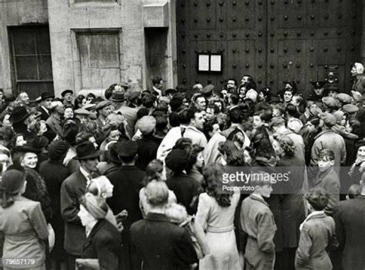 Crowd Demanding The Execution Of Louis XVI