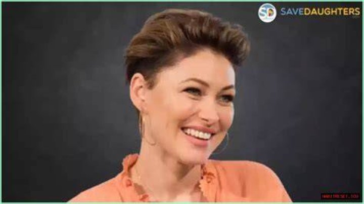 Emma Brown Biography, Age, Height, Husband, Net Worth, Family