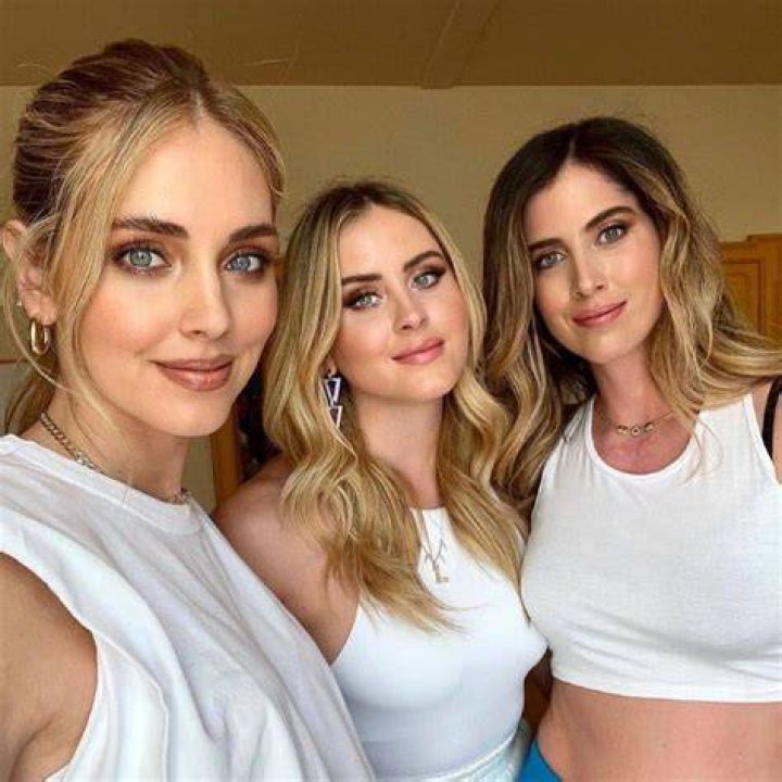 Francesca Ferragni with her sister and mother