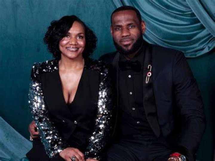 Gloria James – Celebsgraphy