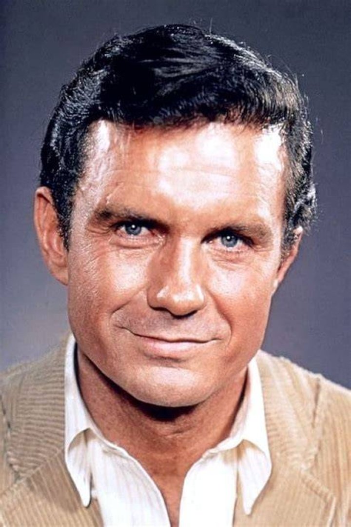 How tall is Cliff Robertson