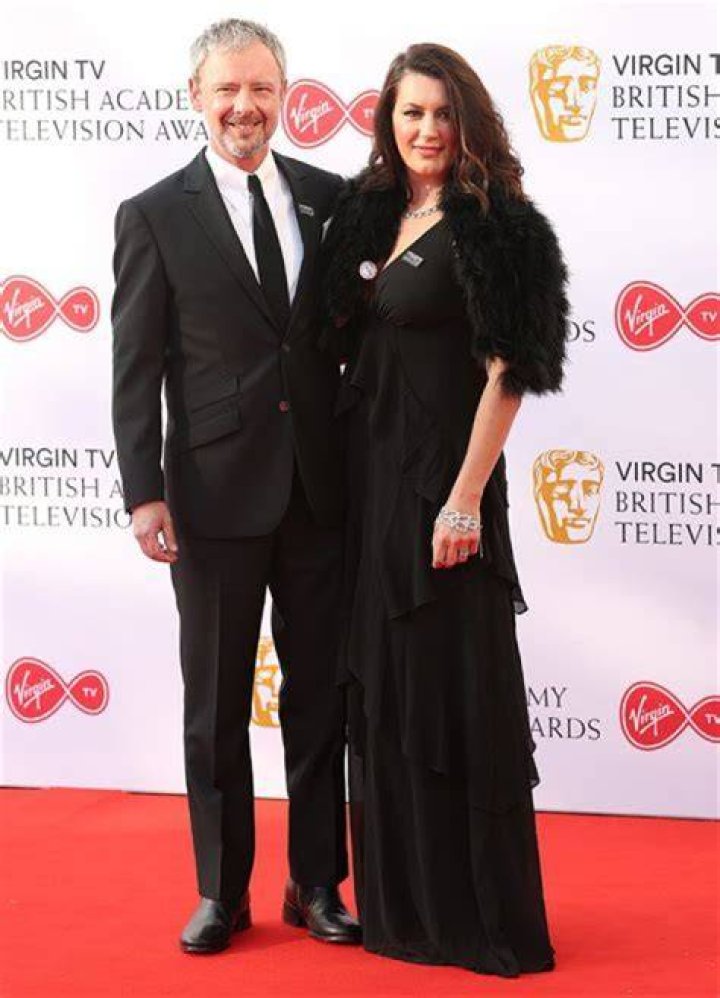 How tall is John Simm