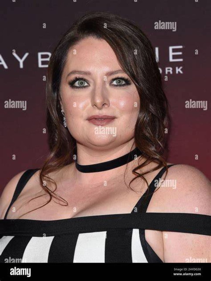 How tall is Lauren Ash