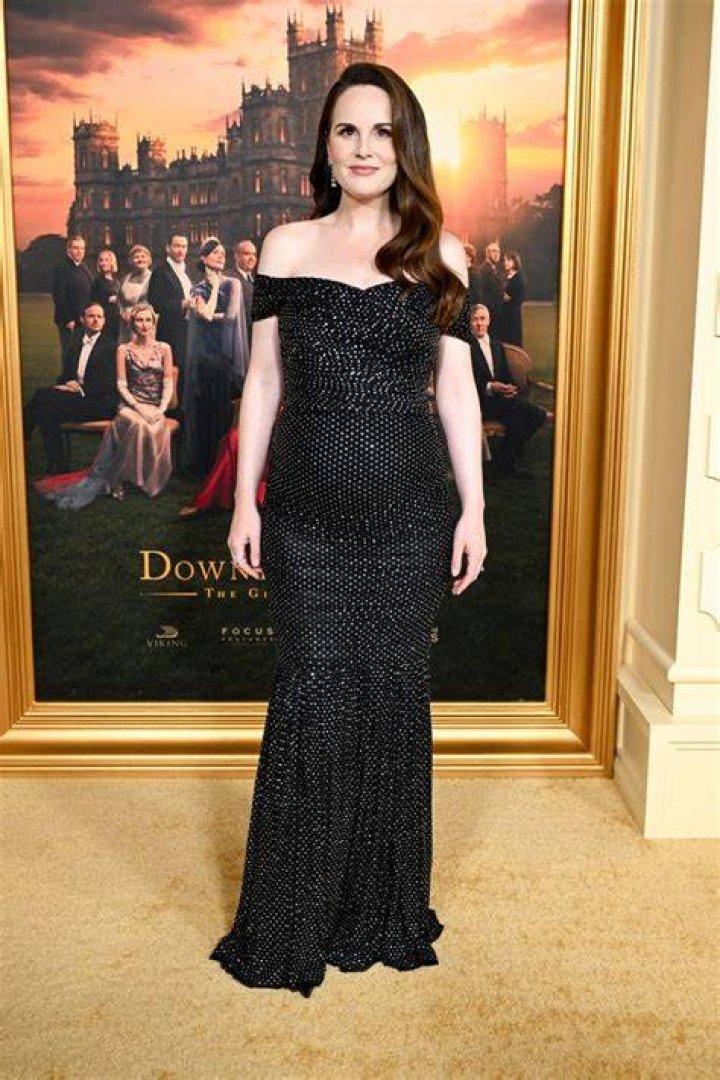 How tall is Michelle Dockery