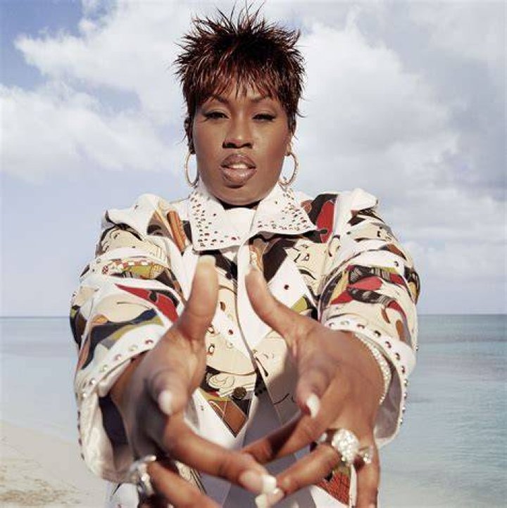 How tall is Missy Elliott