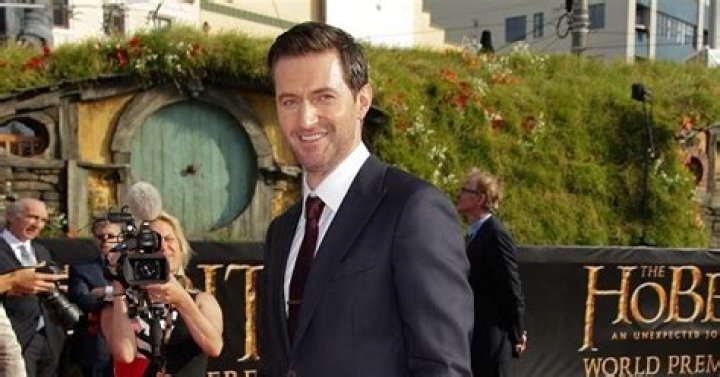 How tall is Richard Armitage