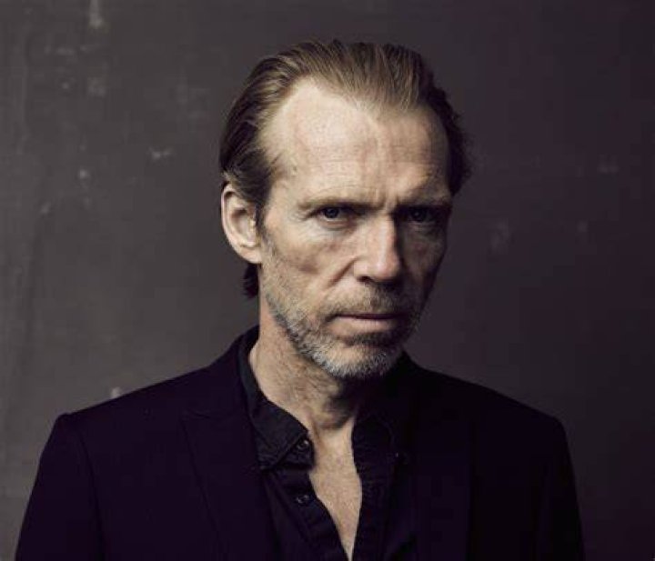 How tall is Richard Brake