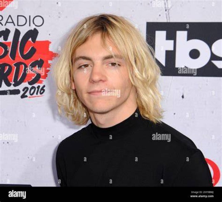 How tall is Ross Lynch