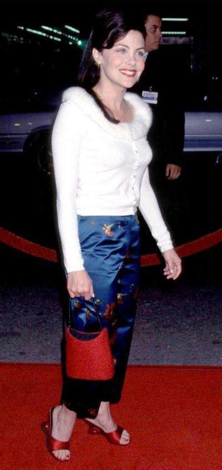 How tall is Sherilyn Fenn