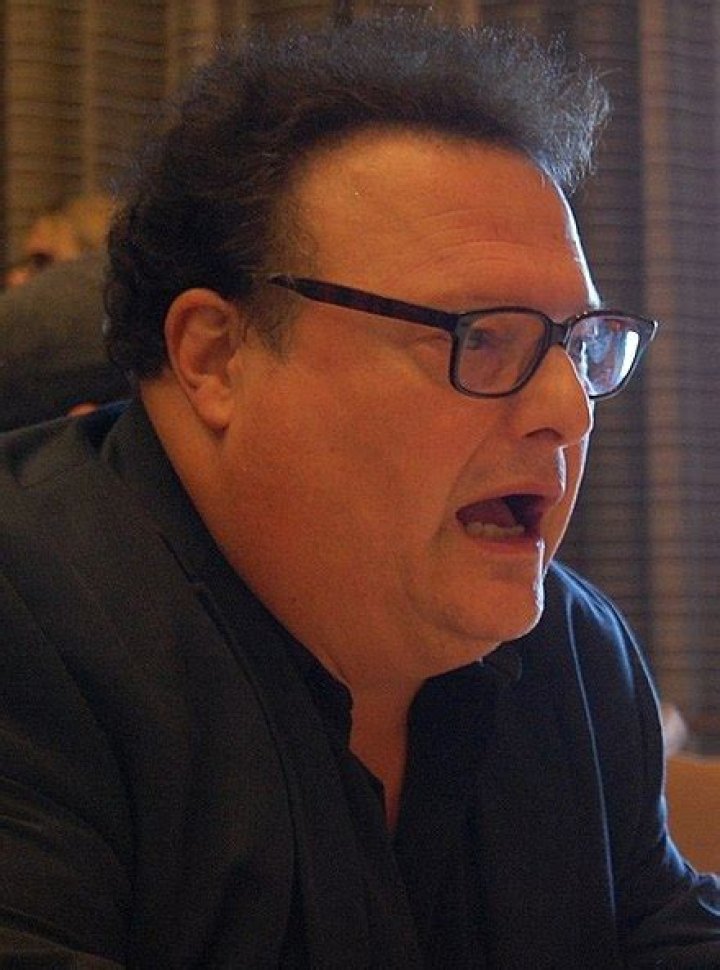 How tall is Wayne Knight