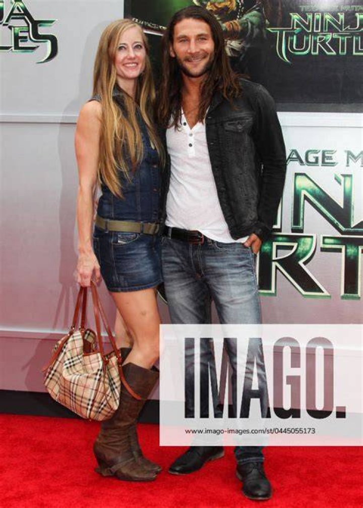 How tall is Zach McGowan