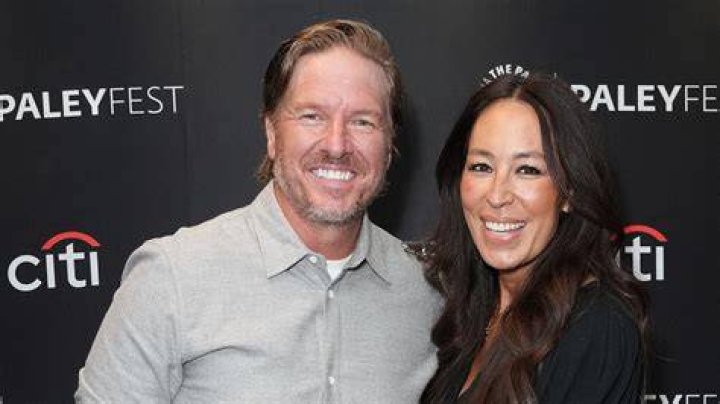 Image of Chip and Joanna Gaines with their kids