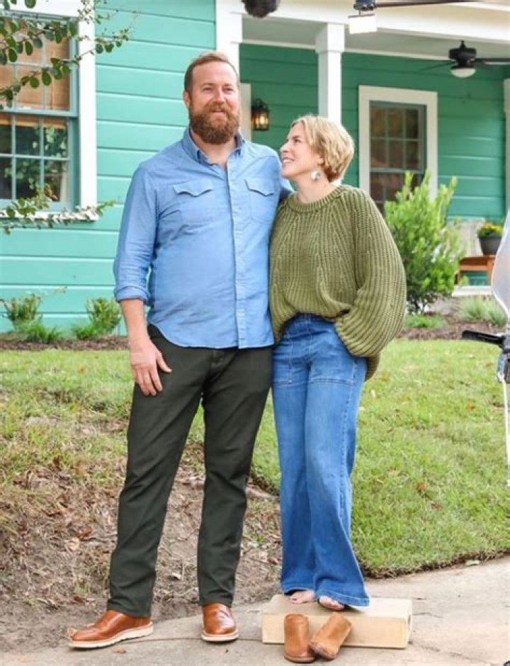 Image of Erin Napier with her husband Ben Napier and daughter