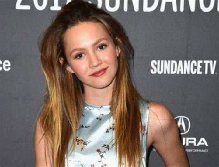 Iris Apatow bio