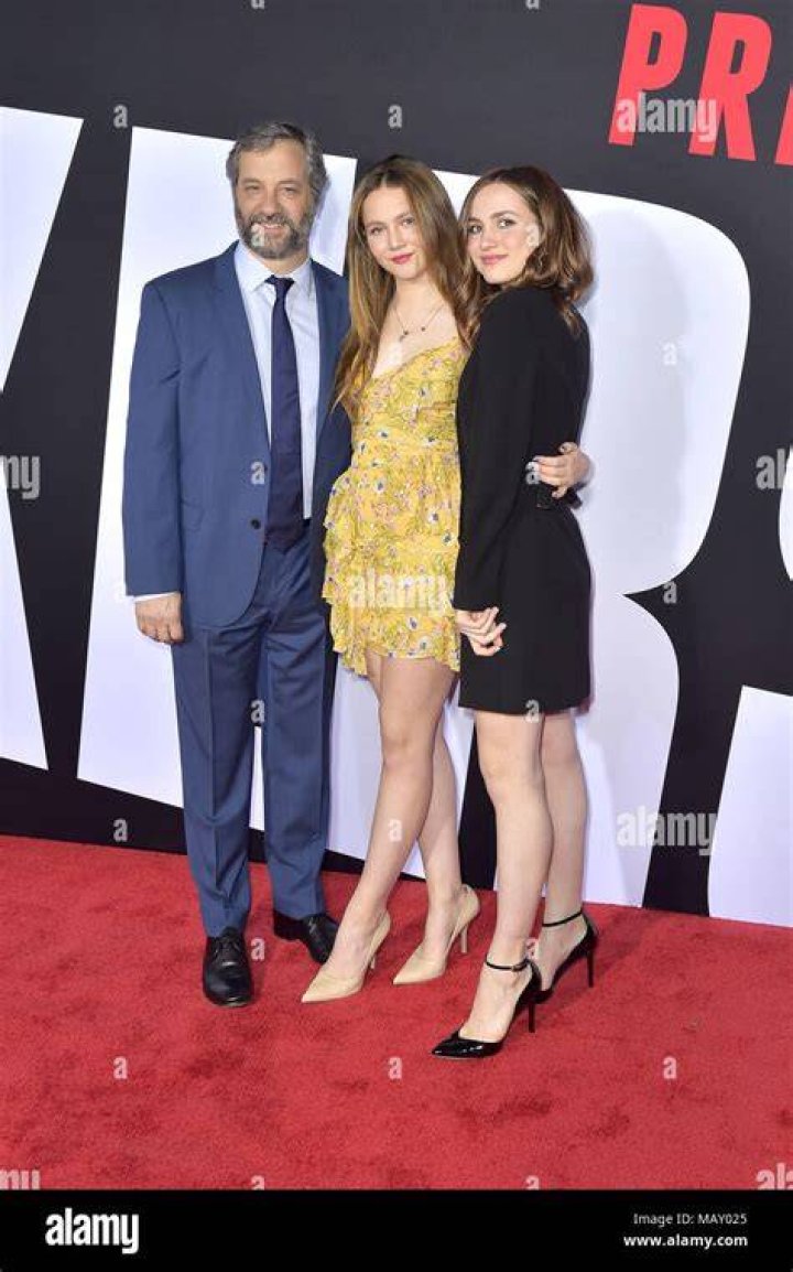 Iris Apatow height