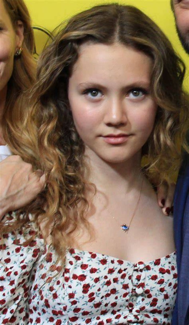 Iris Apatow wiki