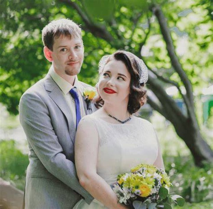 Is Lindsay Ellis married?