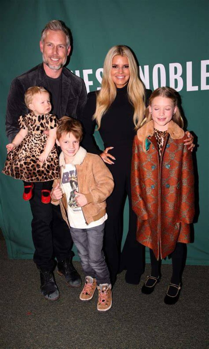 Jesssica with her kids