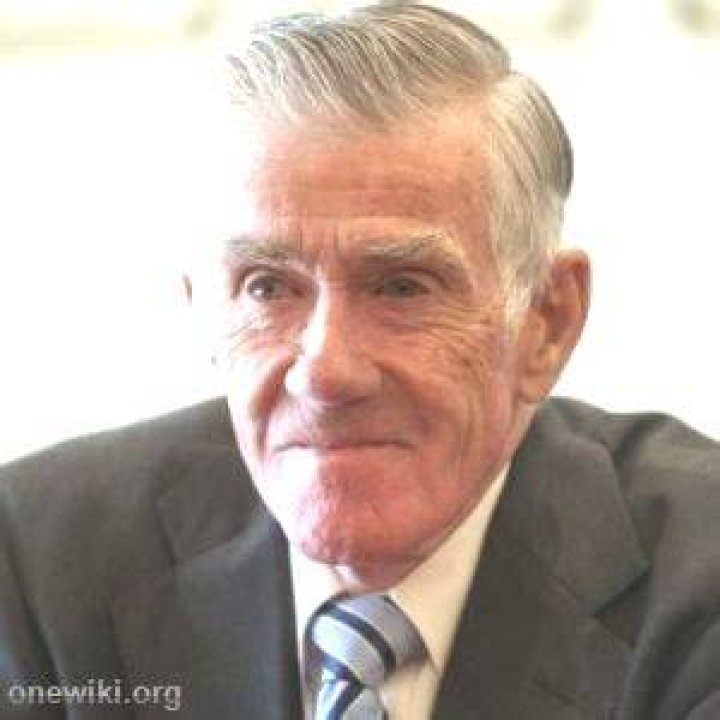 Ken Rosewall Biography, Age, Height, Husband, Net Worth, Family