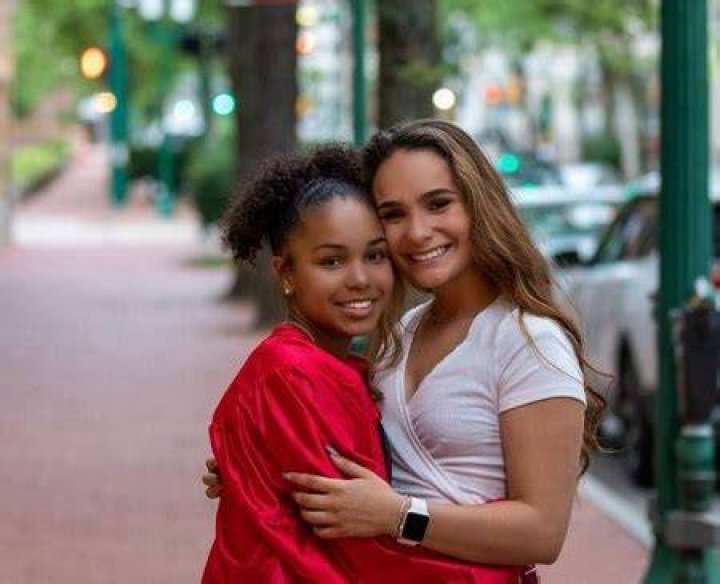 Konnor Mcclain with her elder sister