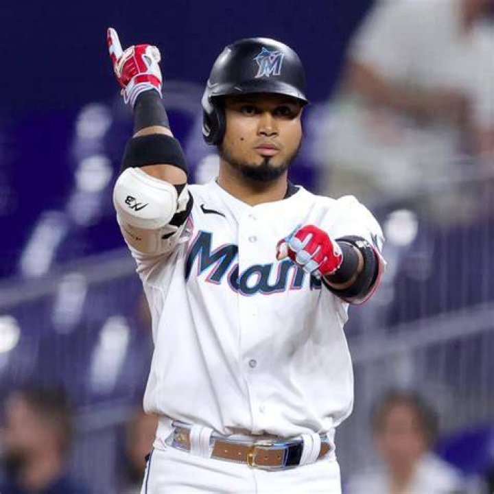 Luis Arráez Net Worth