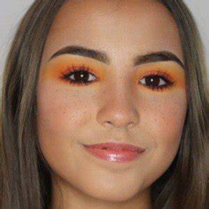 Makeupslay.Zoe Age - Bio, Wiki, Height, Net Worth, Relationship (2023)