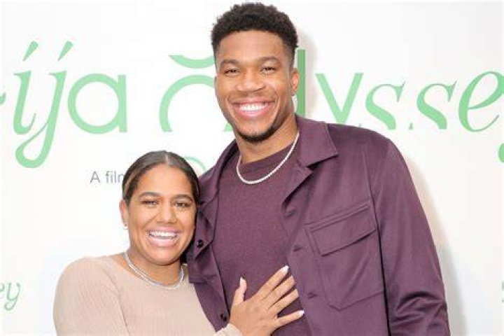 Mariah Riddlesprigger With Husband
