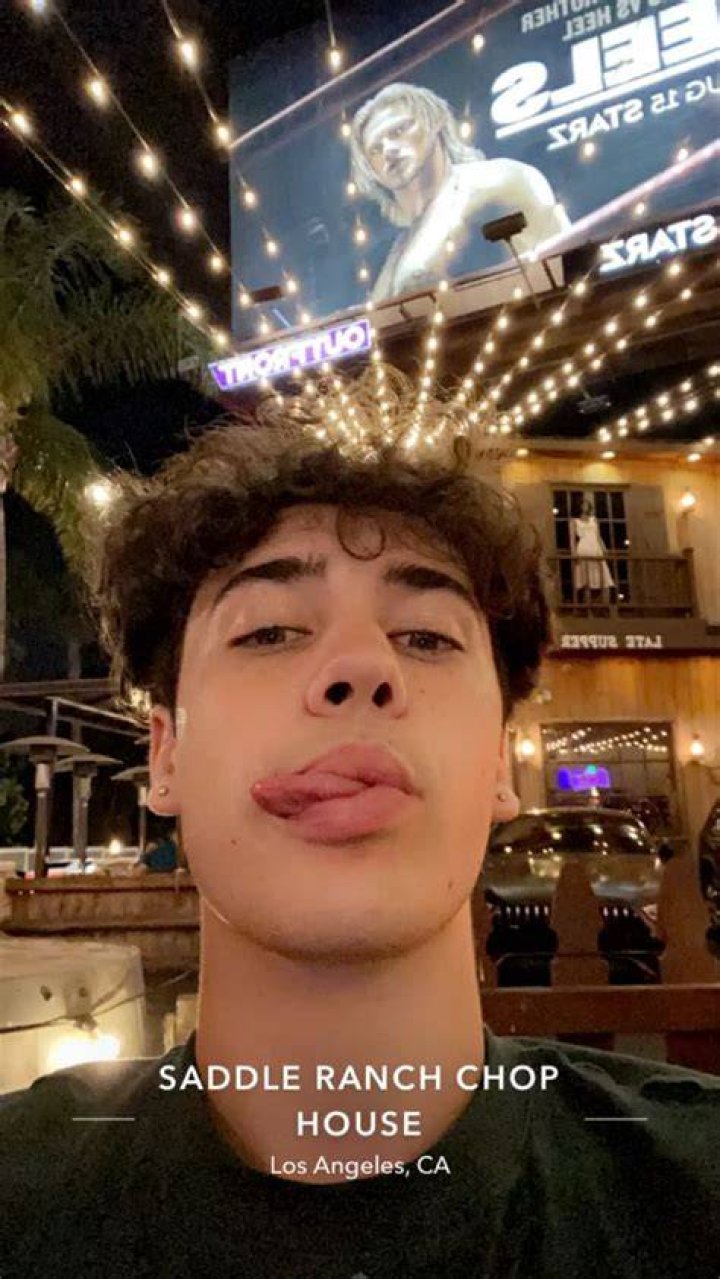 Oscar Iannone estimated instagram earning
