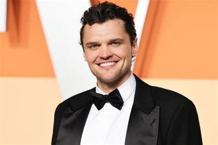 Ray Nicholson worked as an assistant director in the film A Reunion