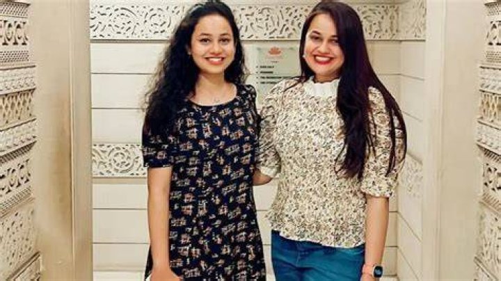 Ria Dabi with her sister