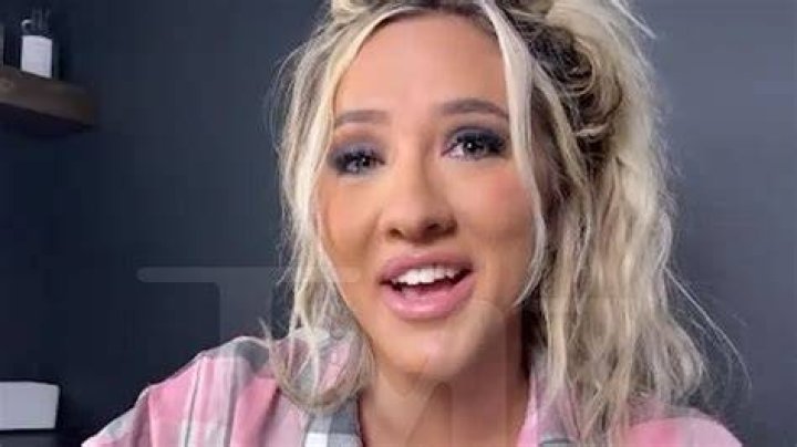 Sara Cheek is a well-known model, Onlyfans star, Influencer, social media personality from Lithia, Florida, United States