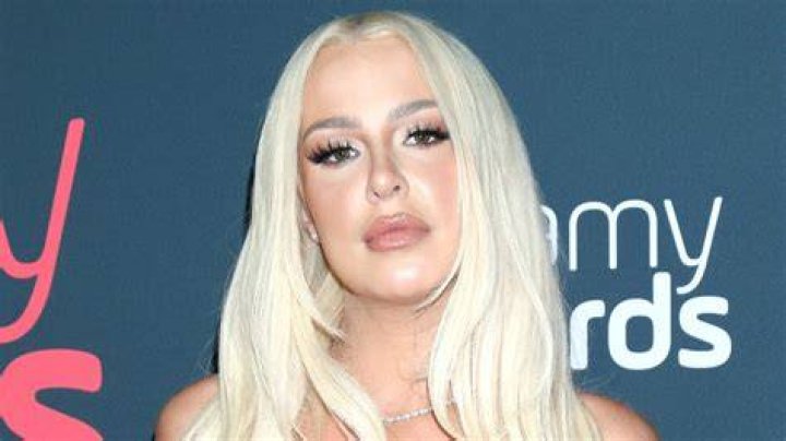 Tana mongeau