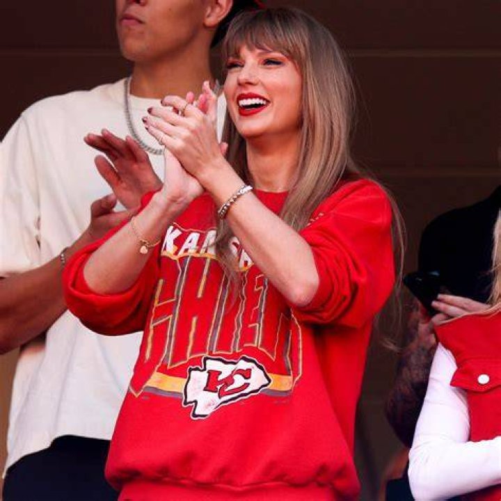 Taylor Swift cheering for Travis Kelce at Chiefs game