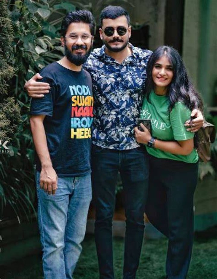 Vasuki Vaibhav with his friends