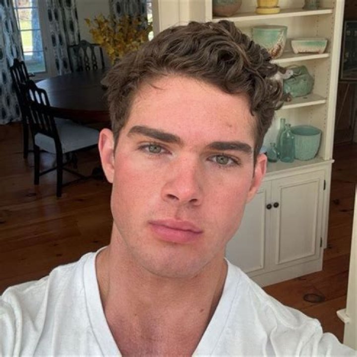 Vibeswtj Tiktok Age, Height, Instagram, Bio: How Old Tall?
