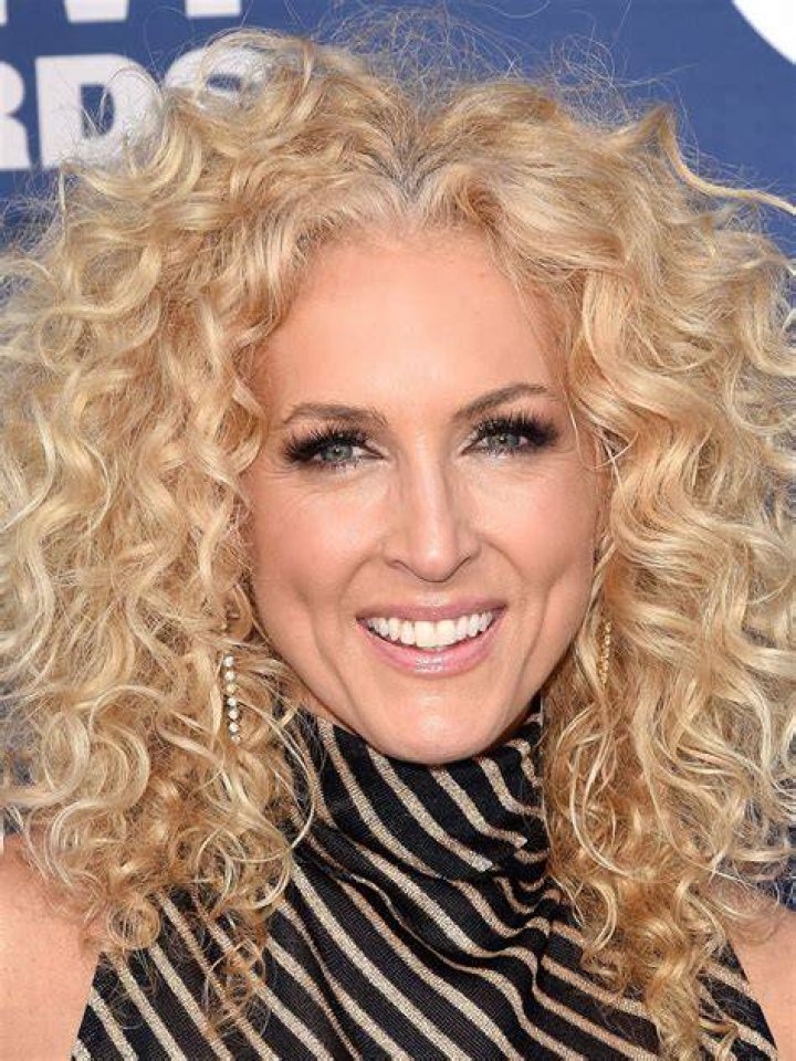 Who Is Kimberly Schlapman? Learn About The Singer