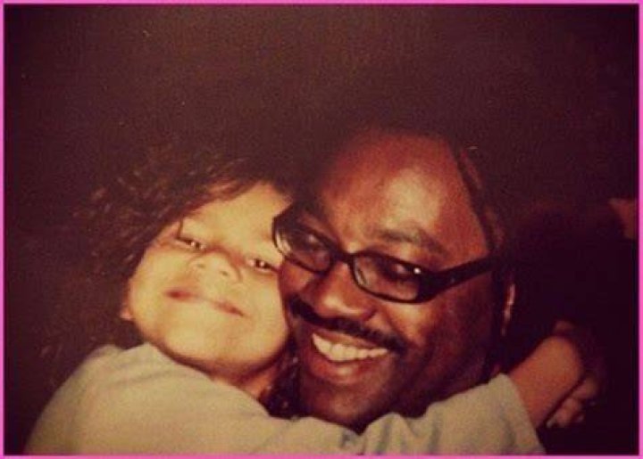 Young Moara with her parents